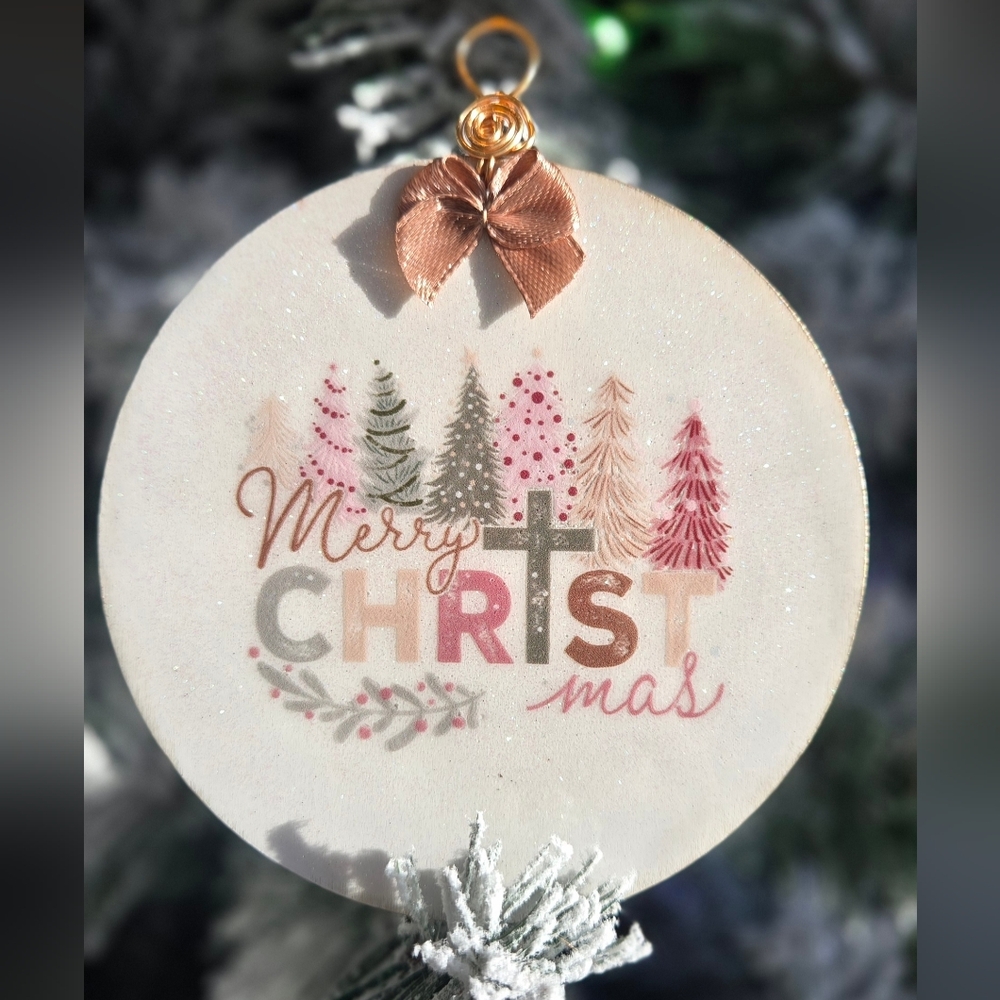 🎄 Pastel Tree “Merry Christmas” Wooden Ornament – Resin Coated 🎄